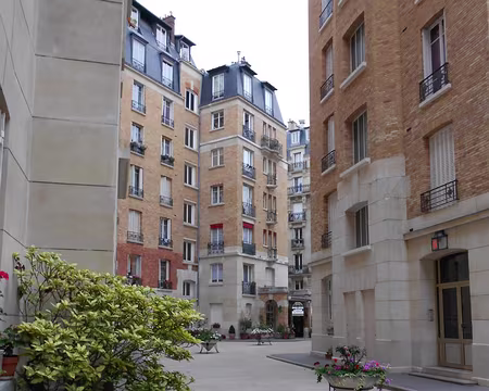 PXL017 Cour intérieure de cet ensemble.