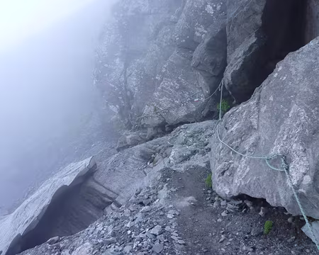 PXL021 22 Pour nous c'ets par là