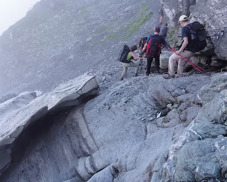 PXL022 23 Attention pas glisser à gauche !