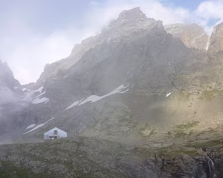 PXL053 55 Sous le Viso, le refuge Vallante