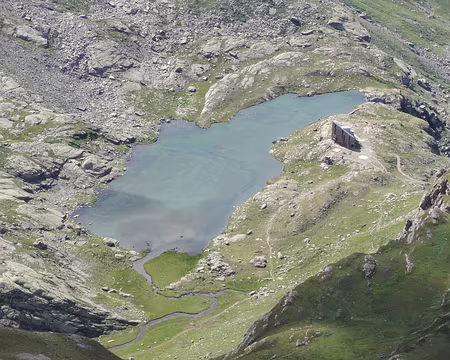 PXL056 56 Vue plongeante sur le refuge Vallanta