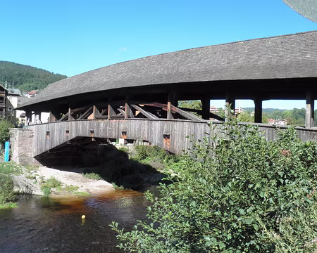 PXL001 Forbach - le pont sur la Murg ayant été emporté par une crue, il a été remplacé par un pont couvert en bois, avec une seule arche. (17è)
