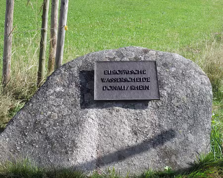 PXL179 la ligne de partage des eaux entre le Rhin et le Danube, et donc entre la mer du Nord et la mer Noire