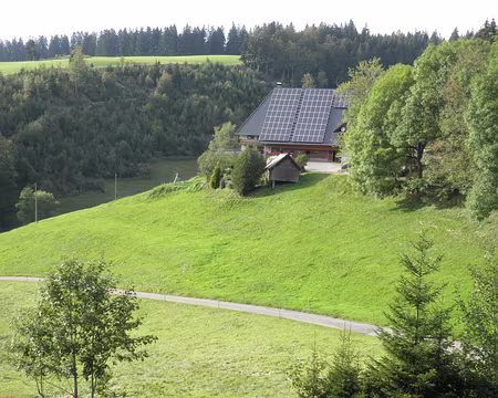PXL194 ici, quand on installe des panneaux solaires, on ne lésine pas sur la quantité