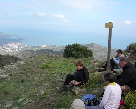 DSCN1443 Pause au Pic Joan. Au loin notre but le Cap Bear.
