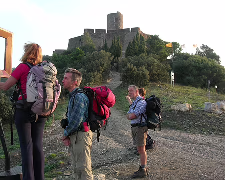 DSCN1445 Helene regarde a travers le cadre.