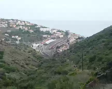 On s'éloigne petit à petit de Cerbère On s'éloigne petit à petit de Cerbère