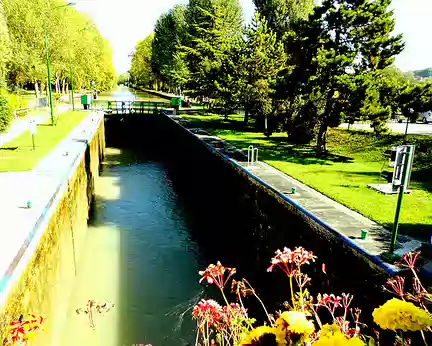 PXL015 L'écluse de Neuilly-sur-Marne et le Canal de Chelles