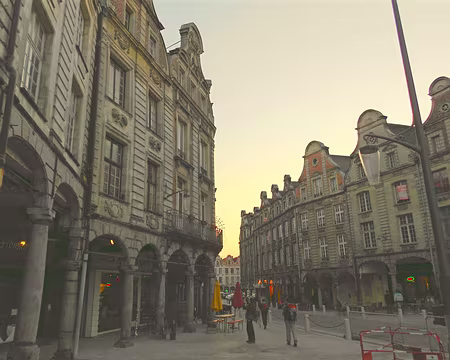 PXL075 La rue Taillerie reliant les deux places