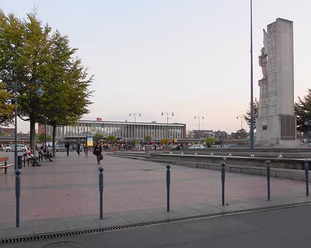 PXL076 La gare d'Arras pour clore ce week-end radieux en Artois sur le chemin de la Via Francigena. Merci à Marylise.