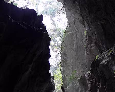 014 A l'intérieur de la grotte.