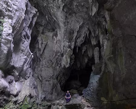 015 L'entrée de la Grotte aux Lacs.