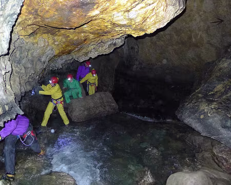 023 Aventure spéléologique.