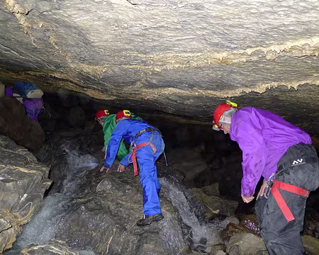 027 Aventure spéléologique.