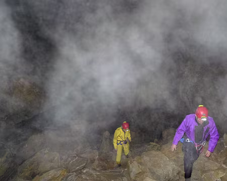 028 Aventure spéléologique.