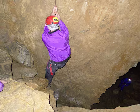 030 Aventure spéléologique. Passage plus délicat.