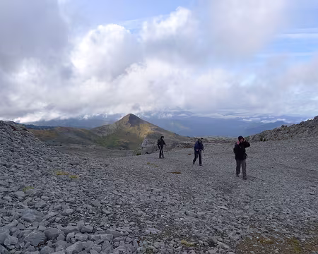 080 ... Jour 4. Entrée dans le vaste lapiaz de la Pierre-Saint-Martin (le plus grand d'Europe).