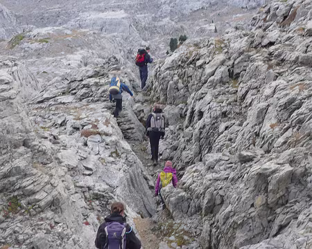 089 Retour dans le lapiaz de la Pierre-Saint-Martin.