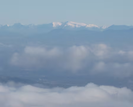 PXL051 On aperçoit le massif des Ecrins.