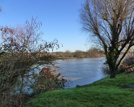 PXL000 Sous un ciel bleu