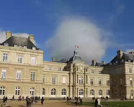 PXL045 Palais du Luxembourg, dont la construction commandée par Marie de Médicis fut achevée en 1631, dans un parc de 23 ha.
