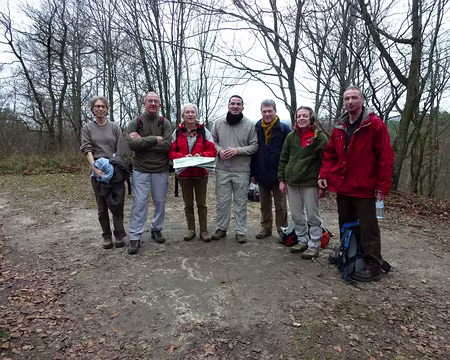 PXL000 Début de journée, une partie du groupe avec Chantal, carte en mains, lors de la première pause technique