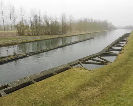 PXL002 ...assure la jonction entre l'Oise, la Somme et l'Escaut. Sa construction débuta en 1728.