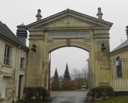 PXL026 Manufacture Royale de Glaces et Miroirs de St-Gobain fondée en 1665 par Louis XIV
