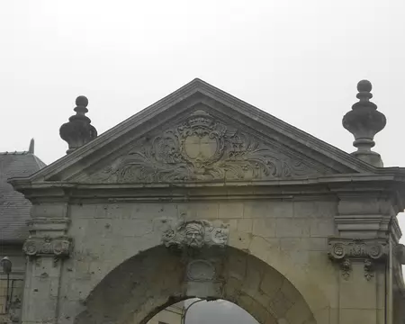 PXL039 Porte St-Jean ouvrant sur l'ancienne basse-cour de l'Abbaye de Prémontré.