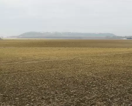 PXL060 La cité de Laon perchée sur sa butte à plus de cent mètres au-dessus de la plaine