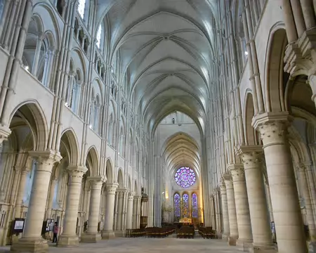 PXL074 Nef avec élévation à 4 niveaux (arcades, tribunes, triforium, fenêtres hautes)