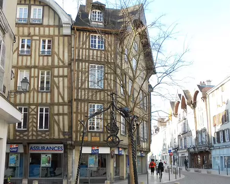 PXL018 Rue Emile Zola, rue commerçante