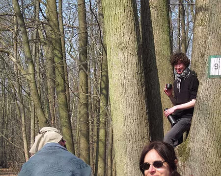 PXL004 Jeune randonneur perché