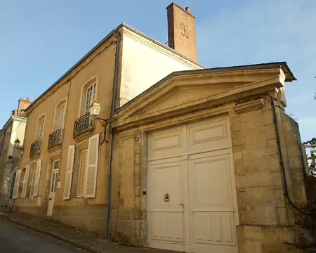 PXL071 Maison XVIIIè siècle et portail style classique