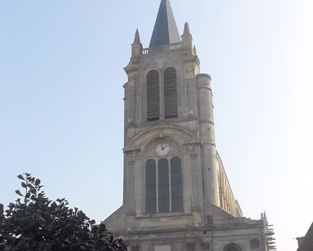 PXL006 Eglise St-Pierre, XVè-XVIè siècles, gothique avec porte Renaissance...