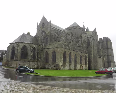 PXL009 Cathédrale Saint-Samson (XIIIè s.) bâtie en granit, d'architecture anglo-normande