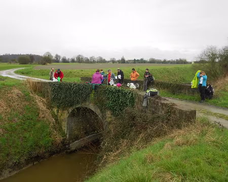 PXL014 Pause pique-nique dans le marais dolois