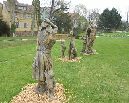 PXL004 Niederbronn, sculptures taillées à la tronçonneuse.