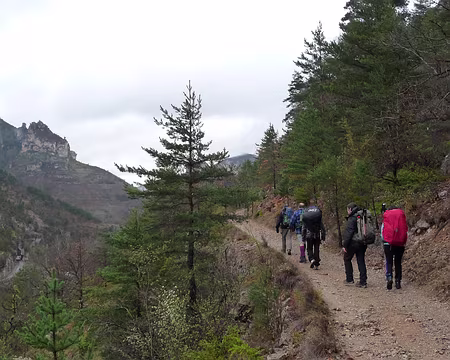 002 en montant un chemin le long du Tarn