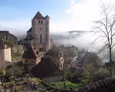 PXL020z1141 St-Cirq Lapopie dans la brume du matin