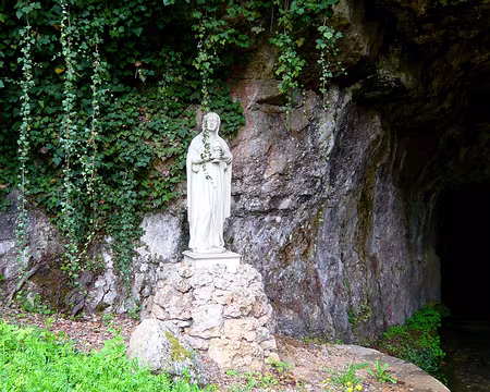 PXL046 Et dans la grotte il y avait un monstre ...