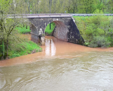 PXL084 Au confluent de la Vère (rouge) et de l'Aveyron