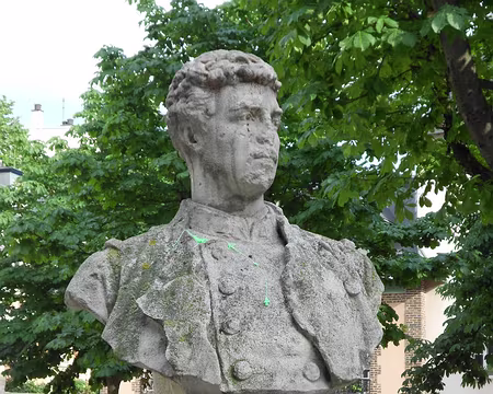 PXL006 Monument à Bobillot, sergent d'Infanterie de marine mort au Tonkin (1860-1885), Place Paul-Verlaine.