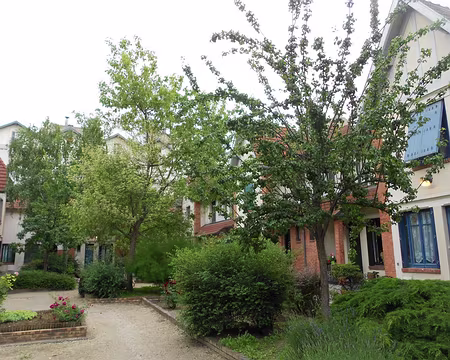 PXL015 ...construit autour d'une cour en 1912.