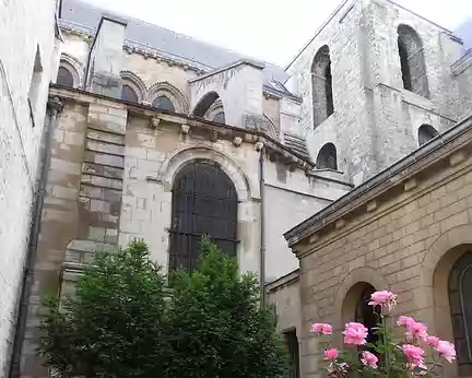 PXL013 Vue depuis la rue de l'Abbaye.