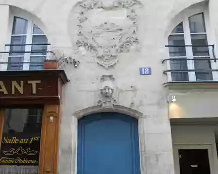 PXL016 Rue des Canettes, médaillon d'époque Régence