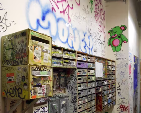 PXL011 ...comprenant 90 ateliers et une quinzaine de professions différentes.