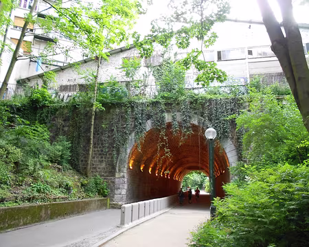 PXL020 ...menant rue de Toul...