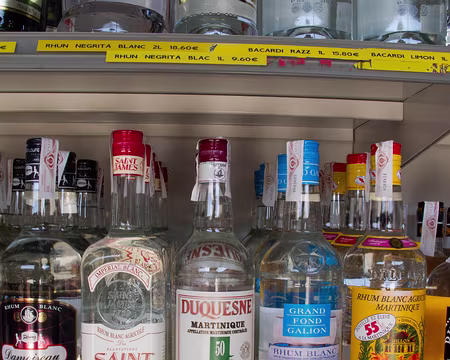 CK12RW53_04 Je bois mais je n'ai pas de bouteille à mon nom.