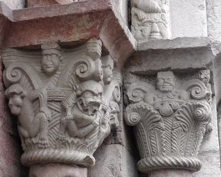 PXL064 porche de l'église Saint Jacques à Villefranche de Conflent